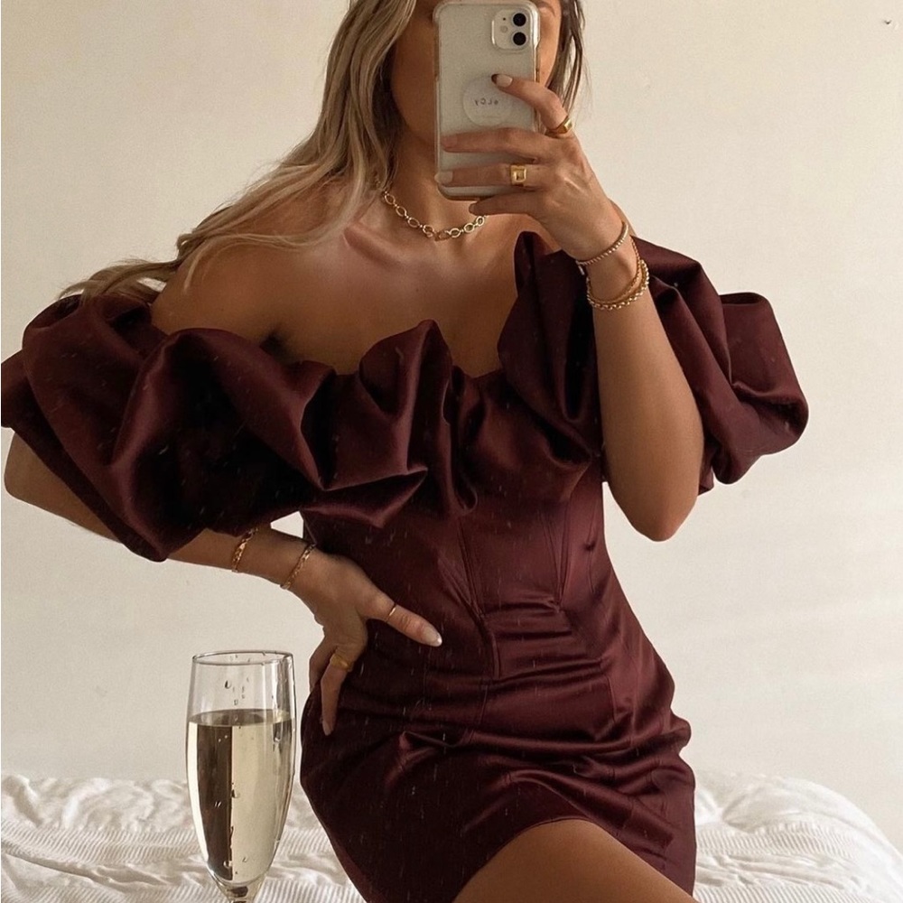 HOUSE OF CB 'Selena' Raisin Satin Puff Shoulder Dress - Picture 4 of 13